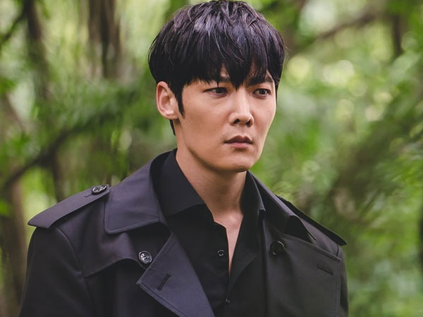 Penampilan Choi Jin Hyuk Jadi Zombie Berhati Lembut di Drama Baru