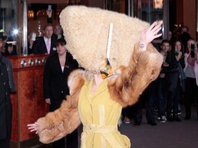 Promosi di Berlin, Lady Gaga Kembali Bikin Heboh dengan Kostumnya!