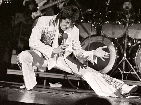 Elvis Presley Tetap Abadi di 40 Tahun Kematiannya