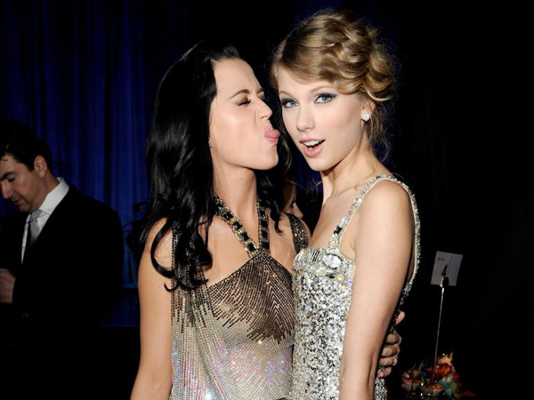 Katy Perry : Taylor Swift adalah Penyanyi yang Manis dan Baik Hati