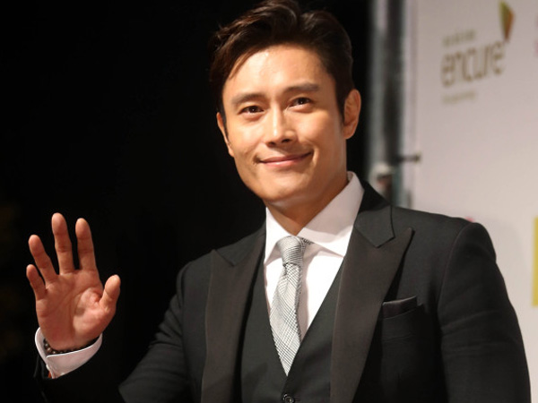 Wow, Lee Byung Hun Jadi Aktor Korea Pertama yang Berikan Piala Oscar!