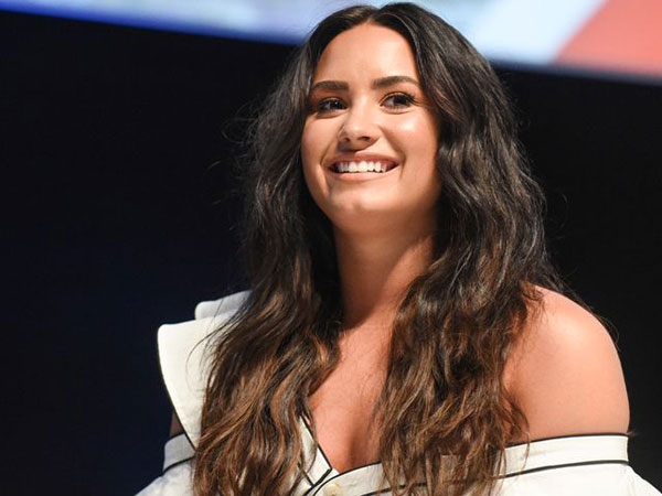 Seminggu Dirawat di RS, Demi Lovato Dikabarkan Alami Komplikasi
