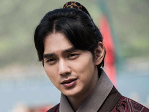 Perubahan Ini Buat Yoo Seung Ho Ambil Cuti Sehari dari Syuting 'Ruler: Master of the Mask'