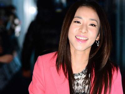 Makan Sendirian di Kafetaria YG Ent, Dara 2NE1 Sebut Dirinya Keren