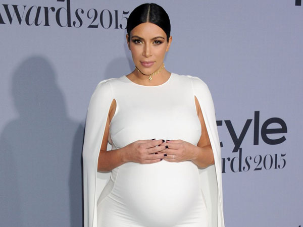 Bayinya Bermasalah, Kim Kardashian Akan Melahirkan dengan Cara Operasi Caesar?