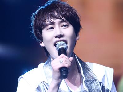 Rayakan 7 Tahun Bersama Super Junior, Kyuhyun SuJu Hadiahi Fans Selca Terbaru!