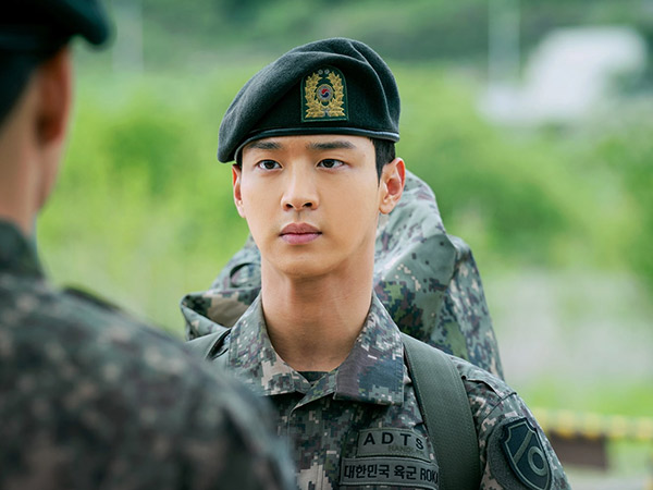Potret Gagah Jang Dong Yoon Jadi Tentara di Drama 'Search'