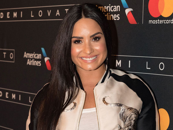 Demi Lovato Ungkap Cerita Emosional Dibalik Lagu 'Tell Me You Love Me'