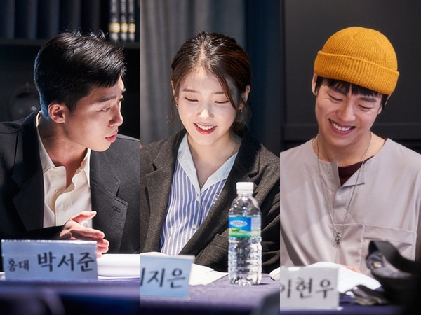 Mengintip Sesi Diskusi Naskah Film Park Seo Joon dan IU yang Penuh Semangat