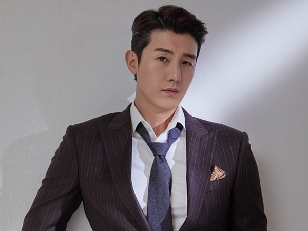 Lee Ki Woo Ungkap Sosok Calon Istri dalam Surat Menyentuh