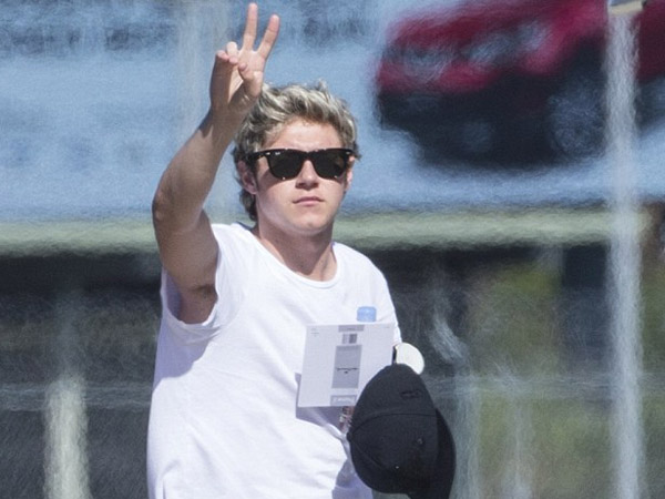 Niall Horan Diteriaki Kata-kata Kasar oleh Fans Saat Tur One Direction di Australia?