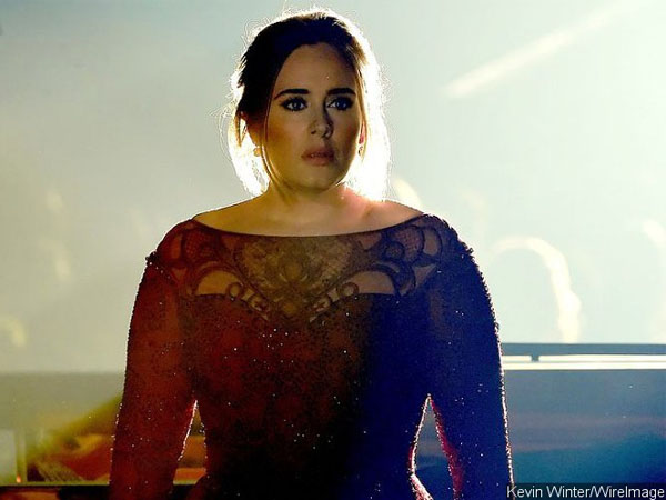 Tampil Di Grammy Awards ke-58, Adele Buat Kecewa Para Penggemarnya!