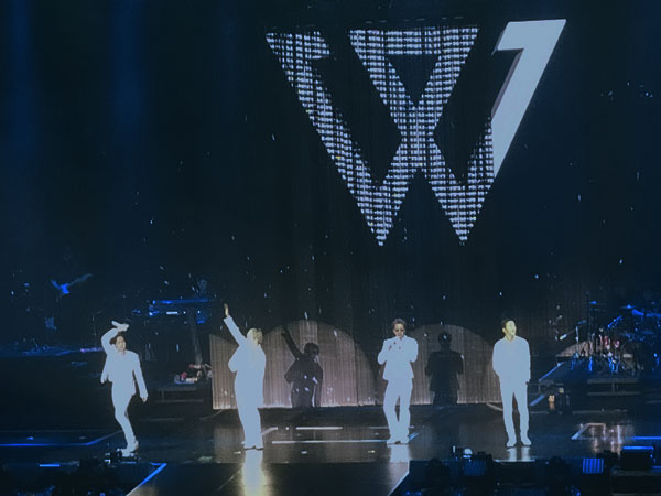 WINNER Sukses Puaskan Fans di Konser 'Cross Tour in Jakarta'