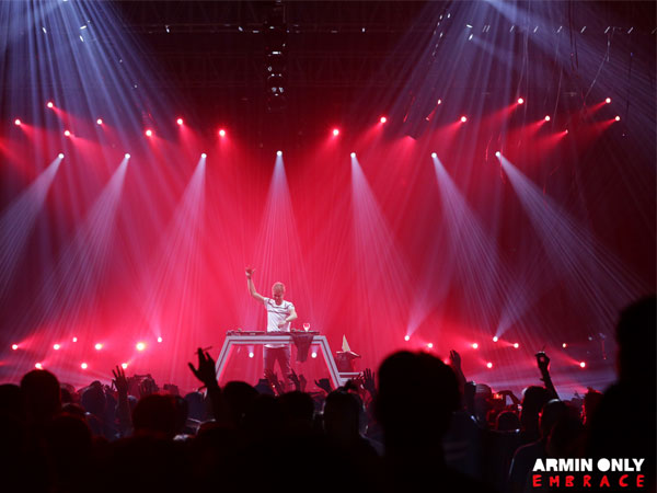 Armin Only Embrace Jakarta Sukses Hibur Ribuan Penggemar di Indonesia!