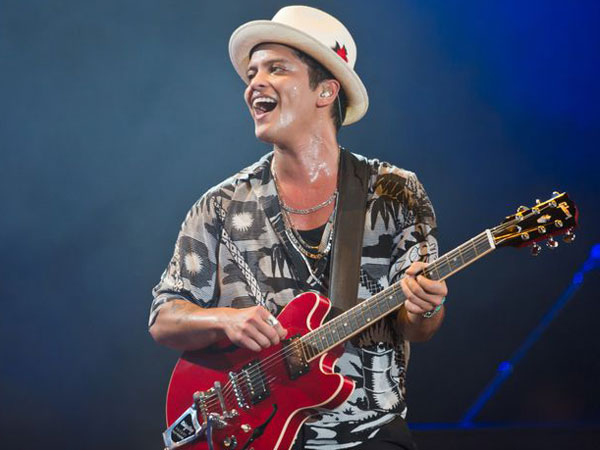 Konser Bruno Mars Sempat Dihentikan Sementara Karena Kebakaran!