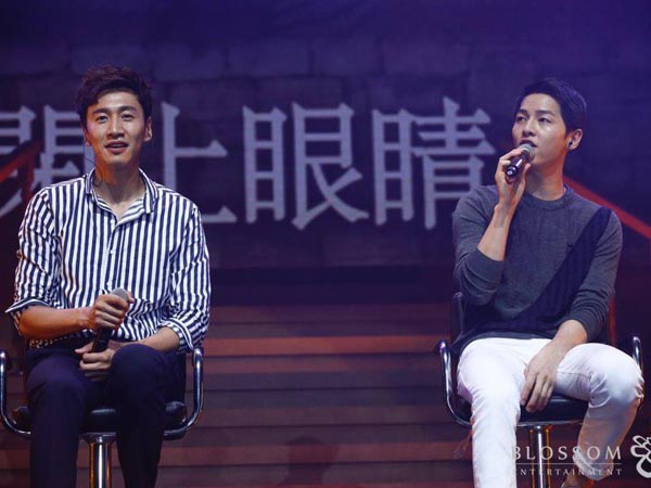 Meski Lucu, Song Joong Ki dan Lee Kwang Soo Tunjukan Duet Memukau di Acara Jumpa Fans