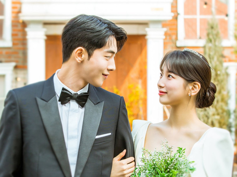 Foto-foto Pernikahan Nam Joo Hyuk dan Suzy yang Sederhana nan Romantis