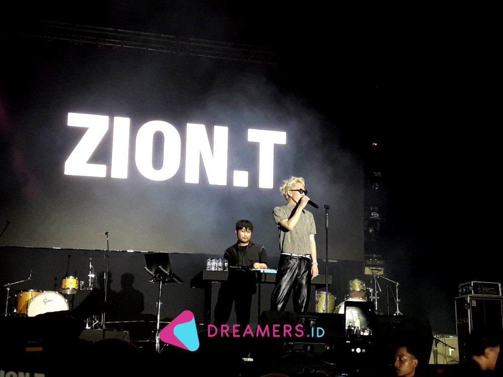 Tampil Perdana, Zion T Sukses Bikin Penonton Karaokean di GUDFEST 2019