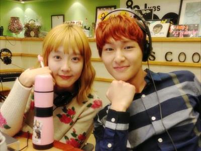 Onew SHINee Perlihatkan Rambut Baru di Acara Radio 'Sukira'