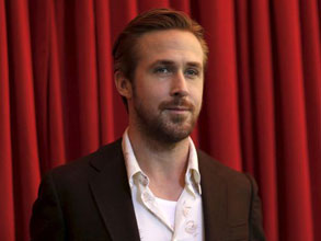 Ryan Gosling Rela Belajar Terbang Demi Bisa Pergi ke Bulan!