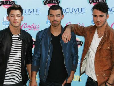 Konflik Sesama Member, Jonas Brothers Batalkan Tur Amerika dan Kanada?