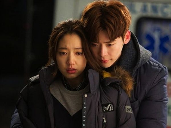 Lee Jong Suk & Park Shin Hye Kembali Buat Iri Dengan Back Hug Mereka di ‘Pinocchio’