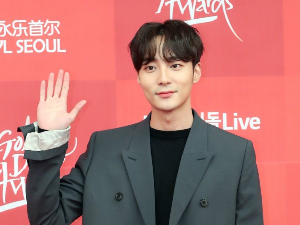 Penyanyi Roy Kim Masuk dalam Grup Percakapan Vulgar Jung Joon Young