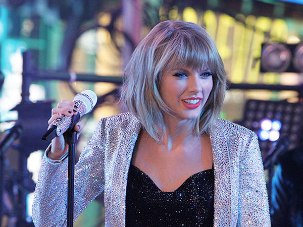 Pentingkan Teman, Taylor Swift Tolak Tawaran 44 M Untuk Nyanyi di Pernikahan Konglomerat