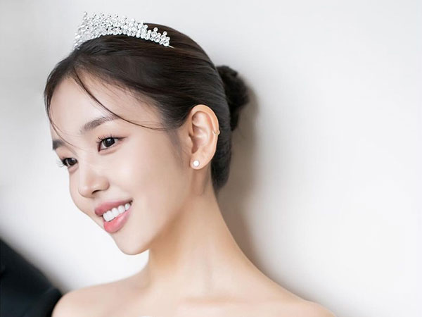 Baek A Yeon Tampil Cantik dalam Foto Pre-Wedding