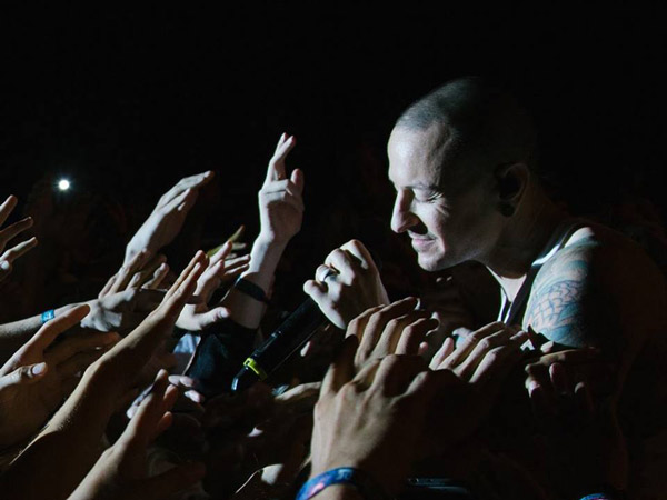 Linkin Park Beri Penghormatan Terakhir untuk Chester Bennington