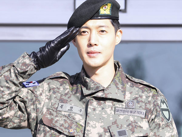 Satu Lagi Bintang K-Pop yang Akhirnya Resmi Selesaikan Tugas Wajib Militernya
