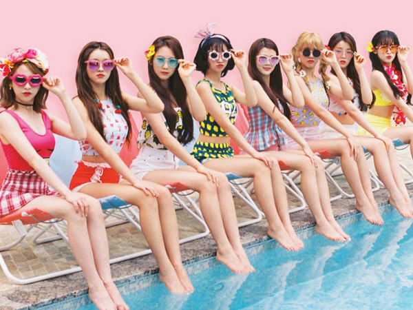 Bikin Pantai Buatan, Serunya Oh My Girl Rayakan Musim Panas di MV ‘A-ing’