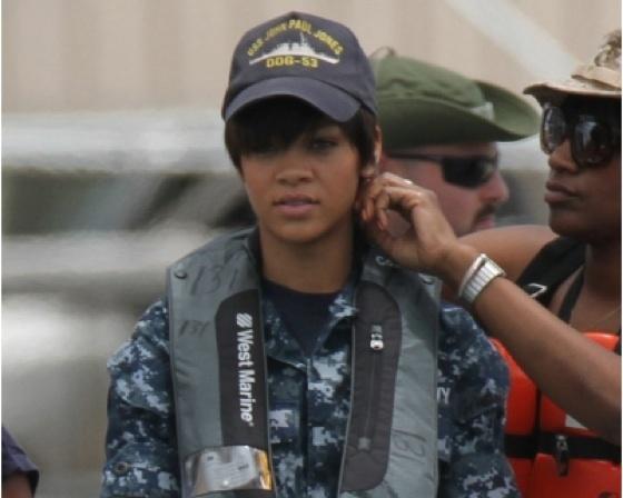 Rihanna Latihan Militer Untuk Film Perdananya