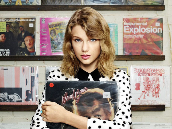 Taylor Swift akan Tuntut Penggemarnya yang Jual Merchandise Tanpa Izin?