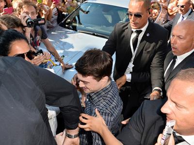 Daniel Radcliffe Dikepung Fans di Venice Film Festival