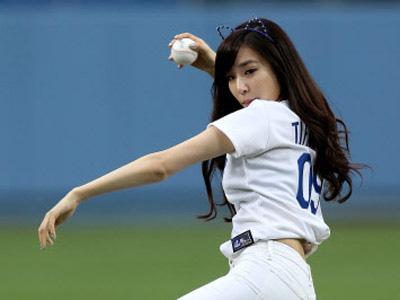 Walau Sedikit Melenceng, Lemparan Baseball Tiffany Lebih Baik dari Jessica SNSD?