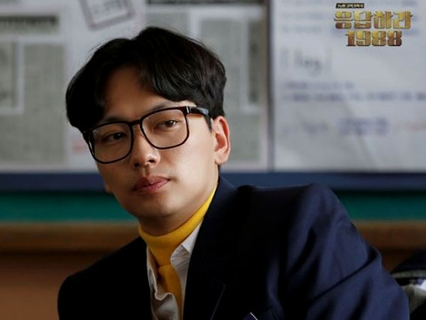 Lee Dong Hwi 'Reply 1988' Tak Diajak Syuting 'Youth Over Flowers', Apa Alasan Sang Produser?