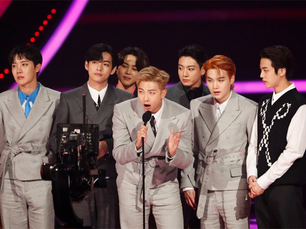 BTS Jadi Penyanyi Asia Pertama yang Menangkan Artist of the Year AMA