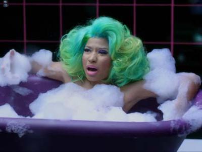 Nicki Minaj Tampil Mandi Saat Rilis Video Klip Terbarunya