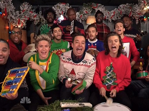 Serunya One Direction & Jimmy Fallon Berkostum Natal Nyanyikan 'Santa Claus Is Coming to Town'!