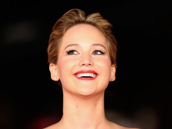 Kocaknya Saat Jennifer Lawrence Tampil dengan Wajah Konyol Penuh Coretan Spidol