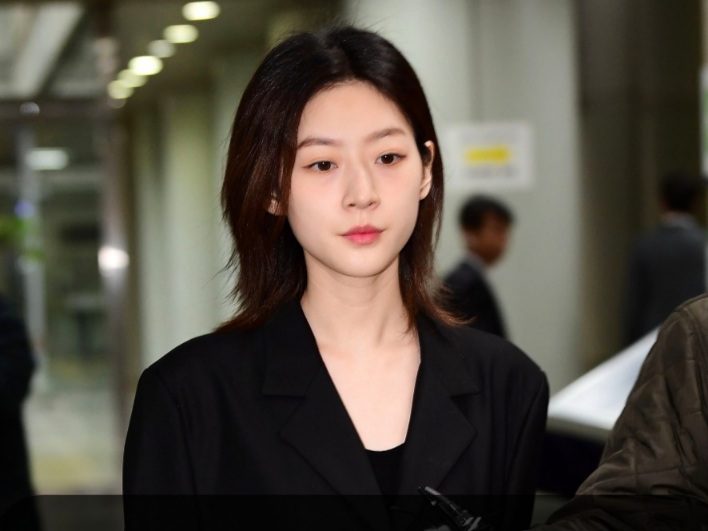 Laporan Lengkap Dispatch Terkait Hubungan Kim Sae Ron dan Kim Soo Hyun Hingga Tekanan dari Agensi