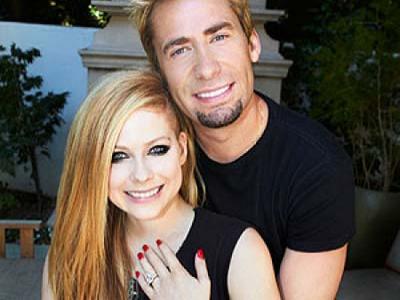 Avril Lavigne Tunjukan Cincin Tunangan