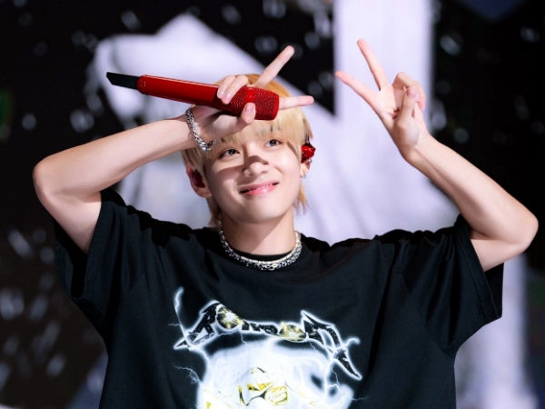 V BTS Menjadi Solois Korea dengan Minggu Terlama di Billboard 200
