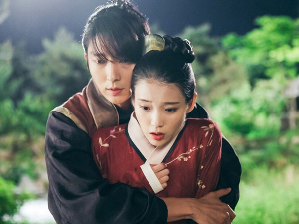 Romantis, Lee Jun Ki Beri Kado Ulang Tahun IU Lewat Adegan Ciuman di 'Scarlet Heart'?
