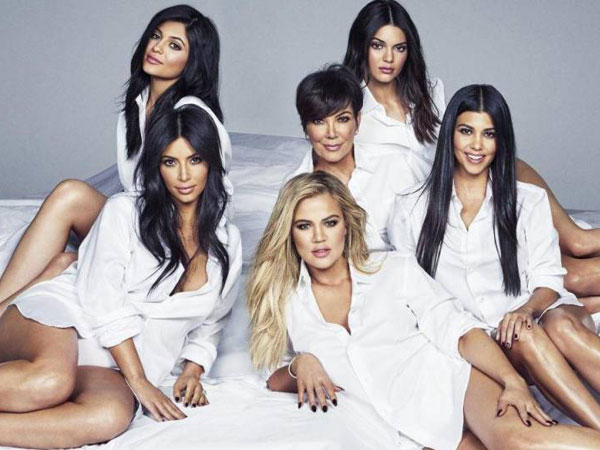 Kepoin 4 Tren Yang Diciptakan Oleh Keluarga Hits The Kardashians!