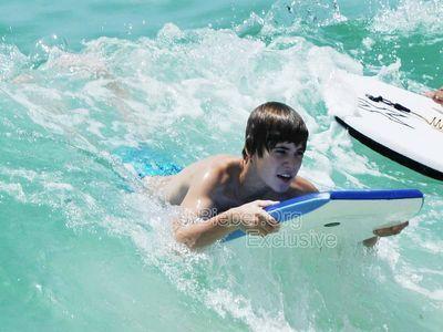 Justin Bieber Bintangi Film Baywatch?