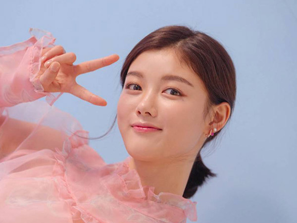 Kim Yoo Jung Resmi Gabung Agensi Park Seo Joon