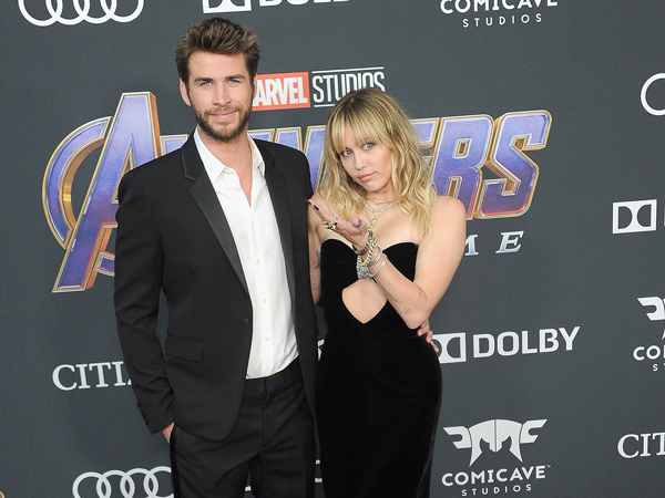 Aksi Jahil Nan Romantis Liam Hemsworth dan Miley Cyrus di Premiere Avengers: Endgame