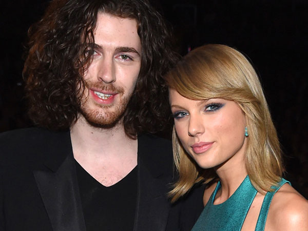 Saling Cium Pipi di After Party Grammy, Ada Apa Antara Taylor Swift dan Hozier?